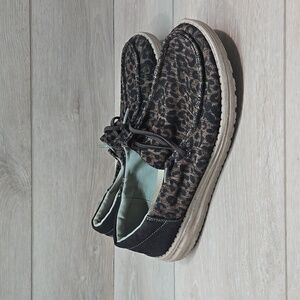 Hey Dude Women Wendy Sox Leo Brown Loafer Slip On Shoes Sz 8